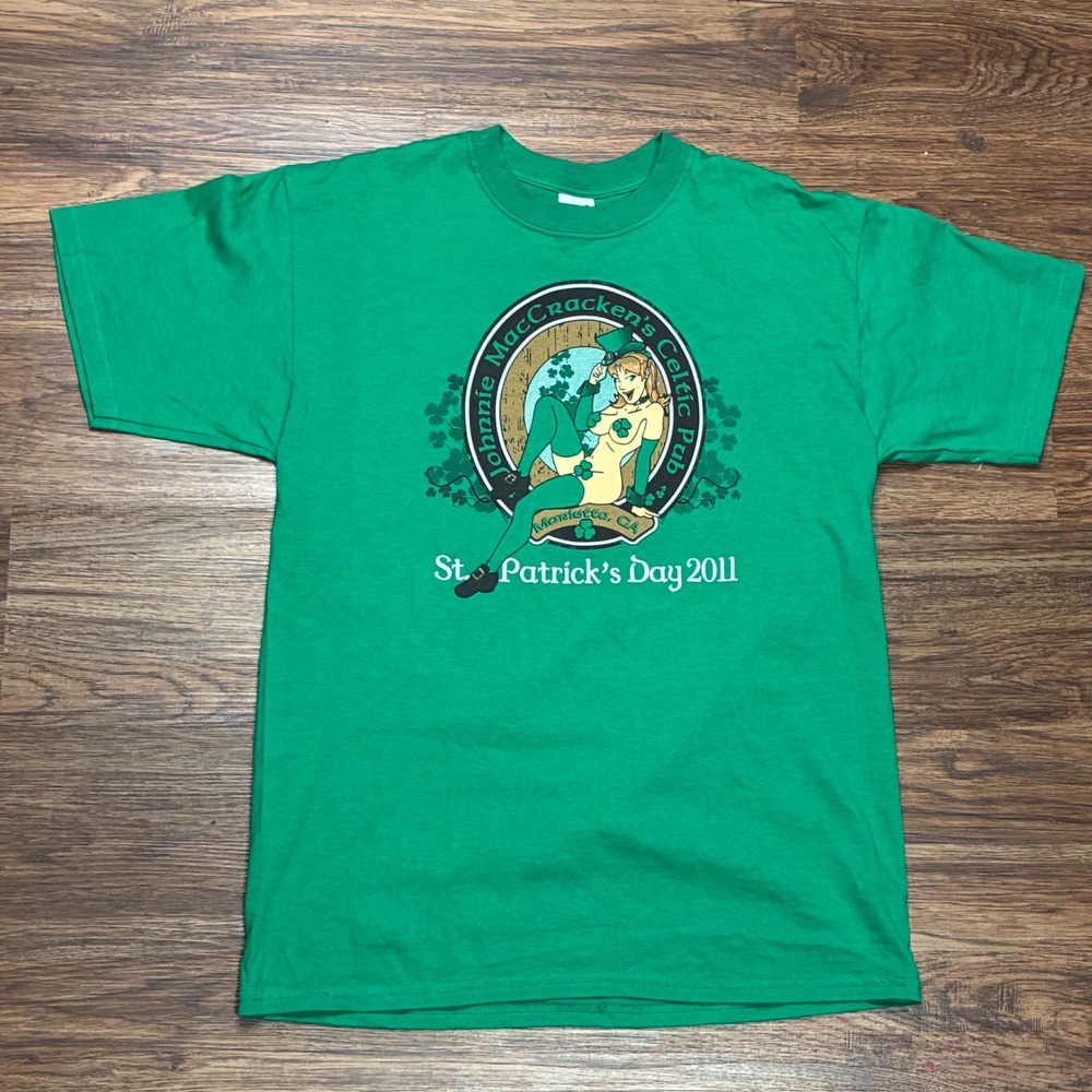 2011 Johnnie MacCracken's Celtic Pub Babe St Patrick's Day T-Shirt Green Large